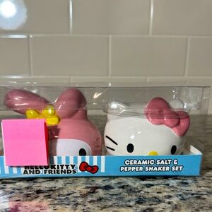 Hello kitty and melody salt and pepper shaker